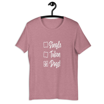 SINGLE, TAKEN, DOGS - Unisex t-shirt